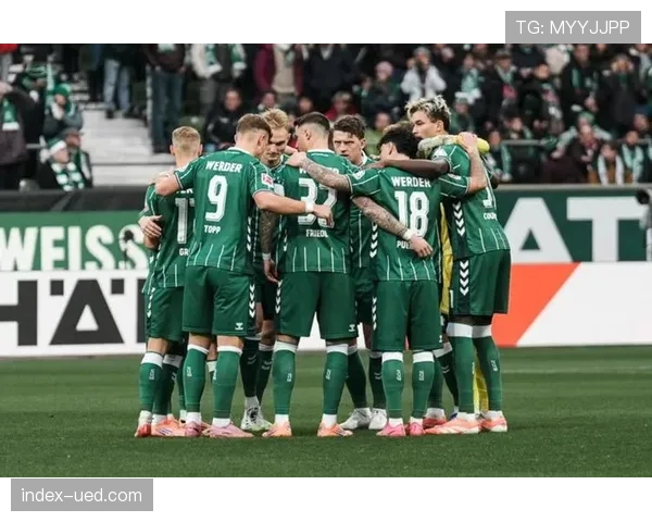 德甲中游球队探索三中卫体系 不莱梅前场倾斜包夹战术破解高压逼抢